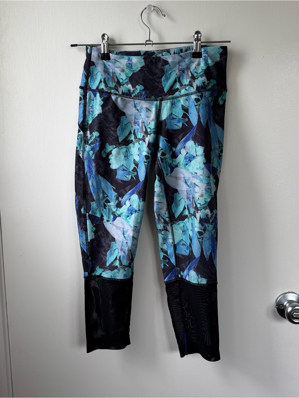 Workout leggings size XS, length below knee/mid calf